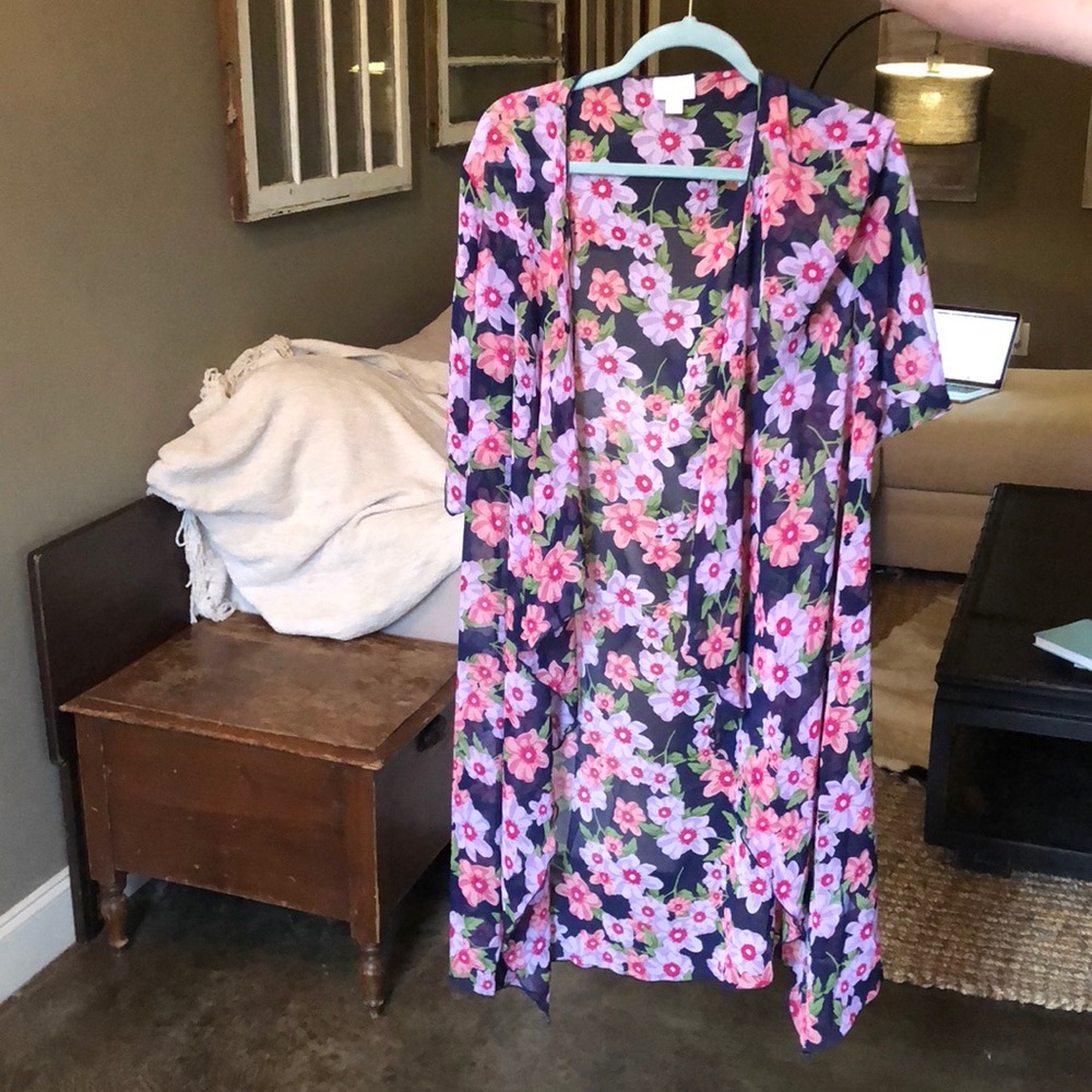 Floral Lularoe Shirley kimono, super cute!